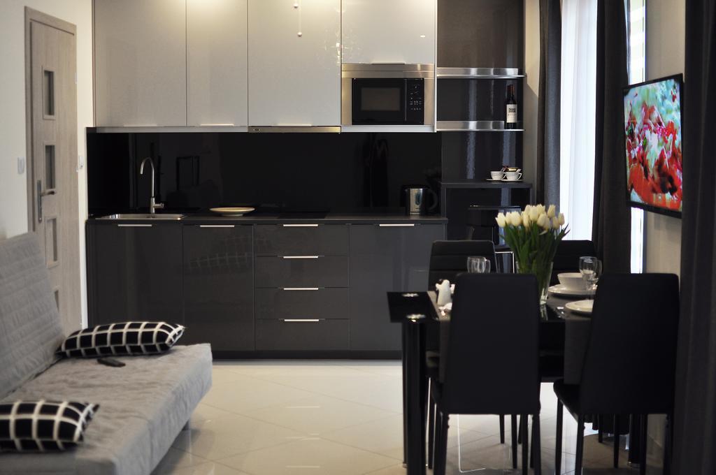 Moko Apartment Parking W Cenie Варшава Екстериор снимка