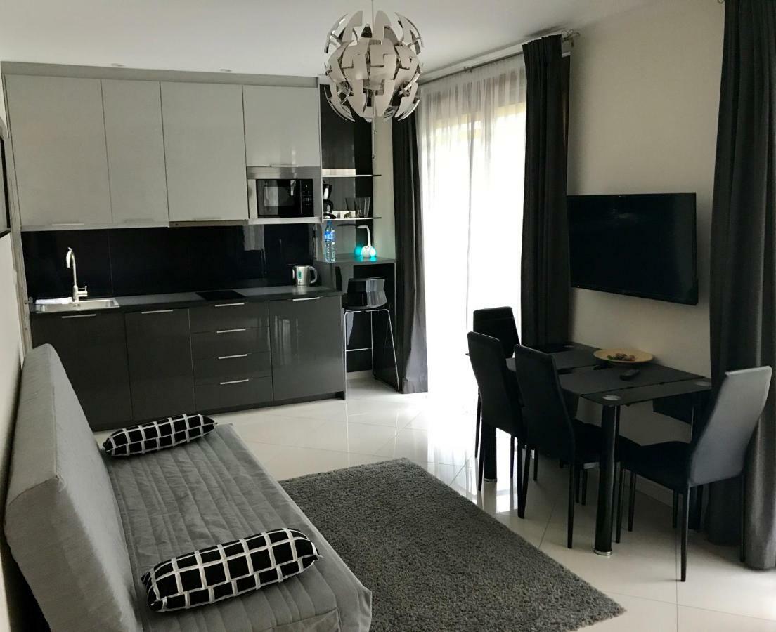 Moko Apartment Parking W Cenie Варшава Екстериор снимка
