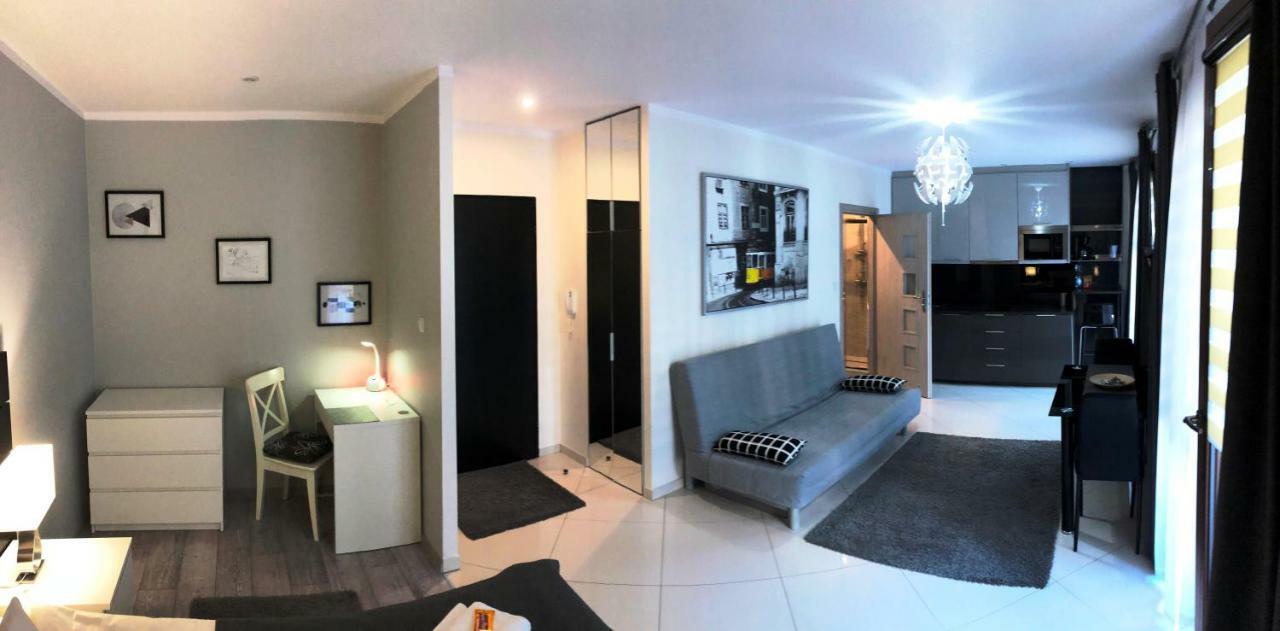Moko Apartment Parking W Cenie Варшава Екстериор снимка